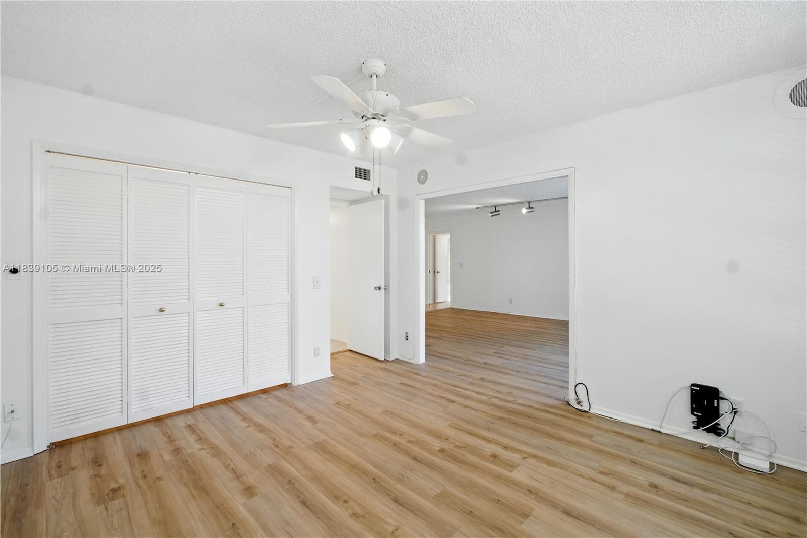 3850 Oaks Clubhouse Dr #307, Pompano Beach, Florida image 15