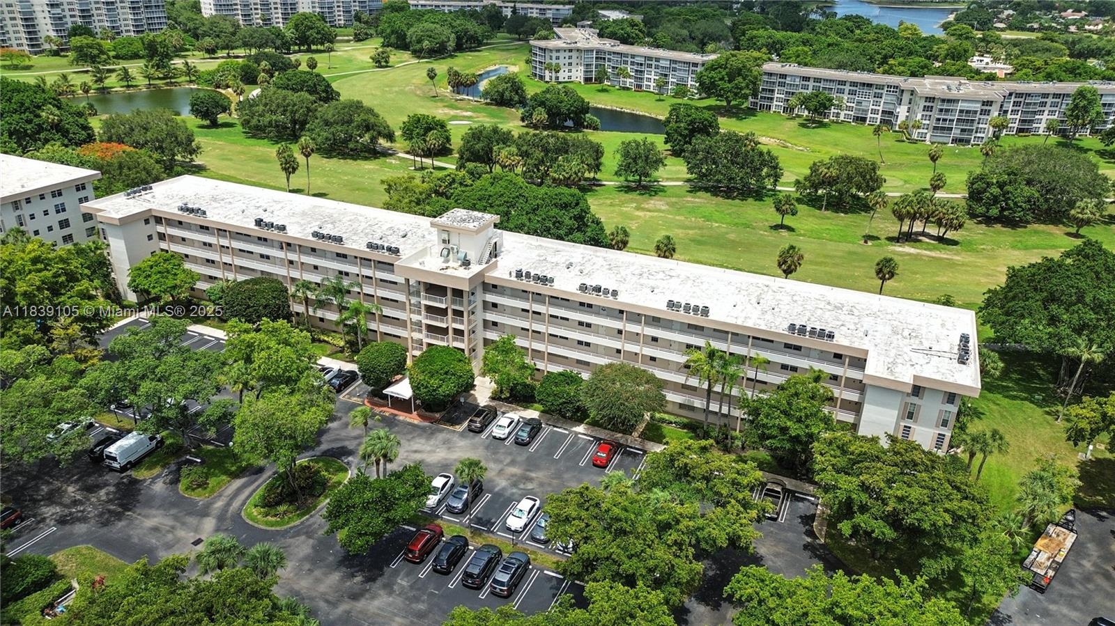 3850 Oaks Clubhouse Dr #307, Pompano Beach, Florida image 2