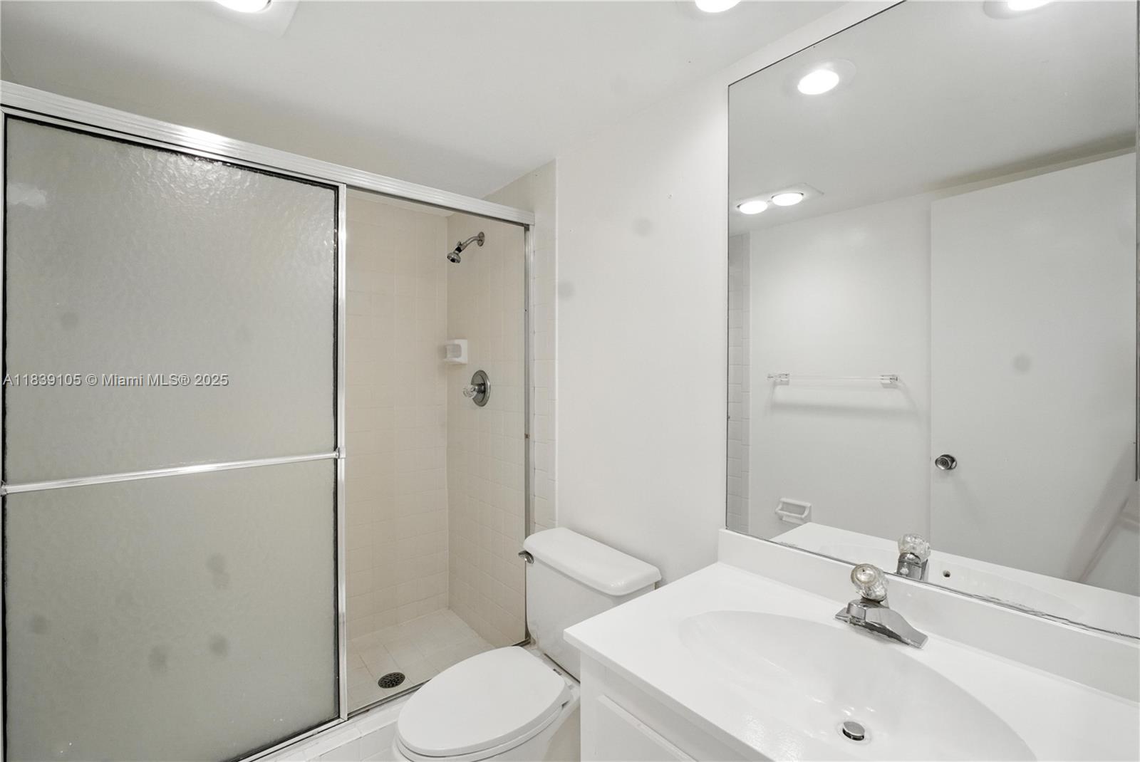 3850 Oaks Clubhouse Dr #307, Pompano Beach, Florida image 20