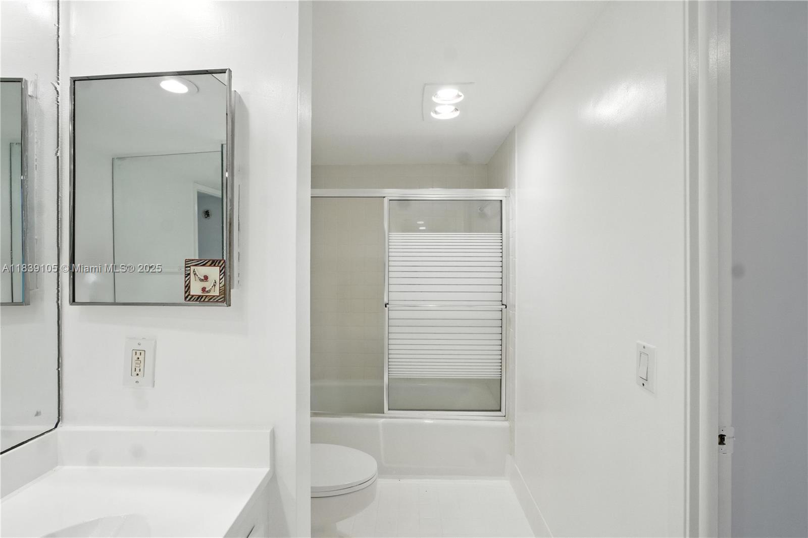 3850 Oaks Clubhouse Dr #307, Pompano Beach, Florida image 31