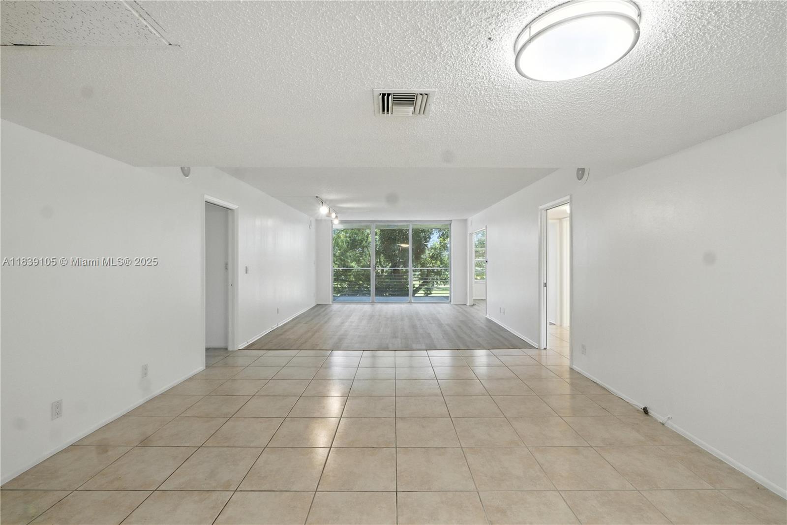 3850 Oaks Clubhouse Dr #307, Pompano Beach, Florida image 8