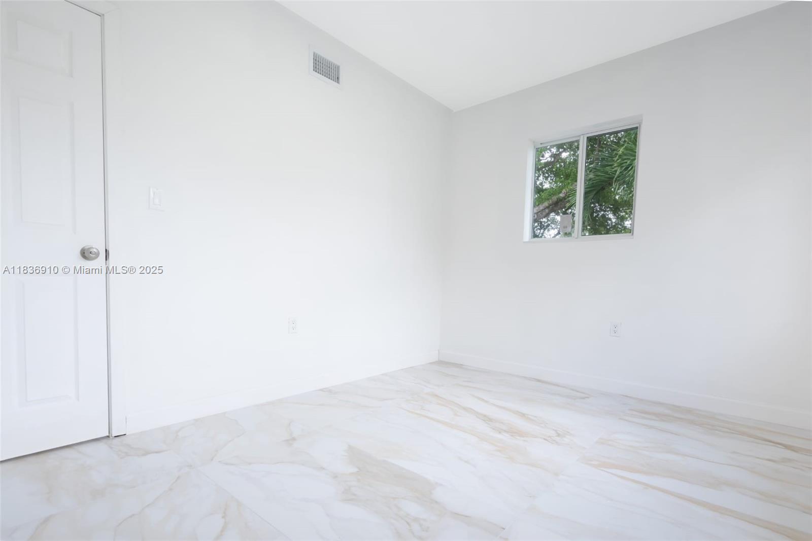 495 NE 141st St, North Miami, Florida image 23