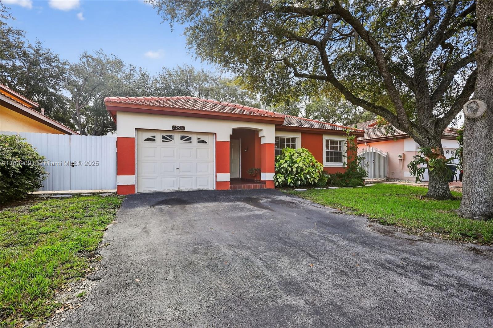 19611 NW 82nd Ct, Hialeah, Florida image 2