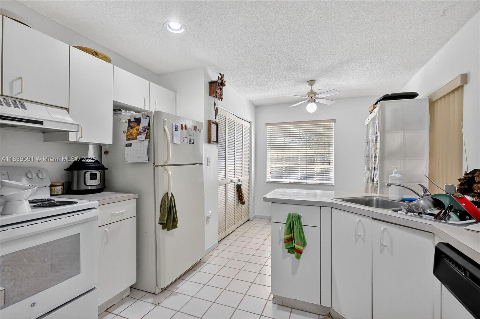 19611 NW 82nd Ct, Hialeah, Florida image 8