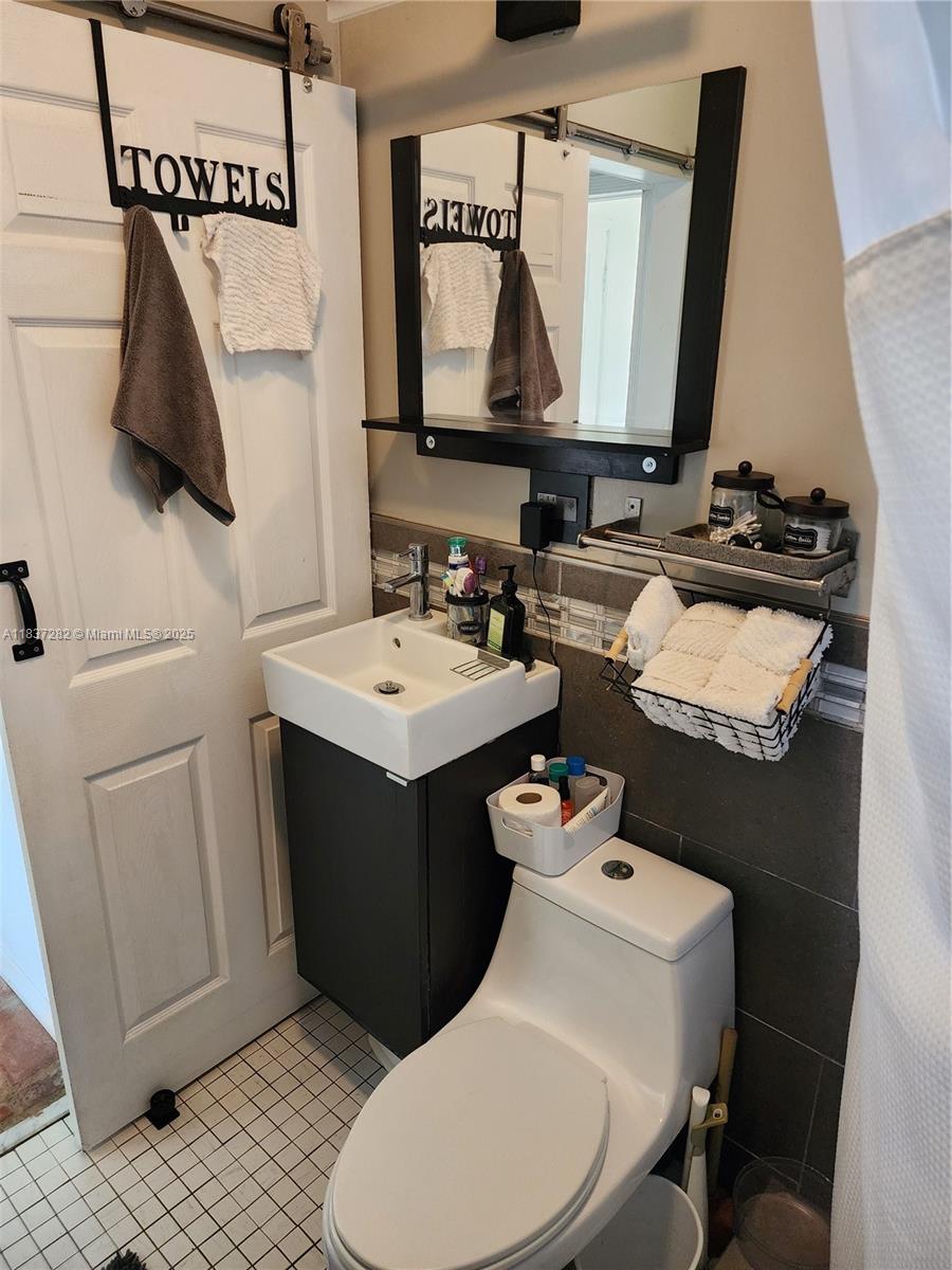 3521 E 8th Ave, Hialeah, Florida image 18