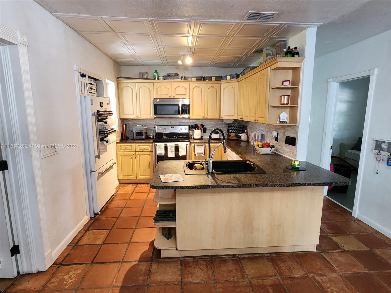 3521 E 8th Ave, Hialeah, Florida image 25