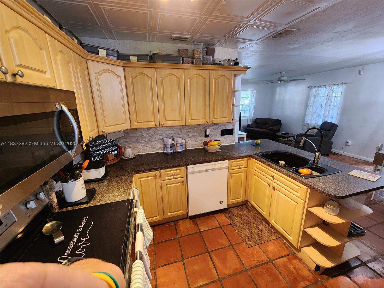 3521 E 8th Ave, Hialeah, Florida image 28
