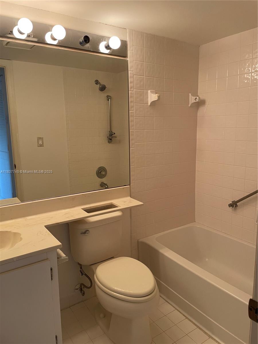 7152 S Devon Dr #304, Tamarac, Florida image 11