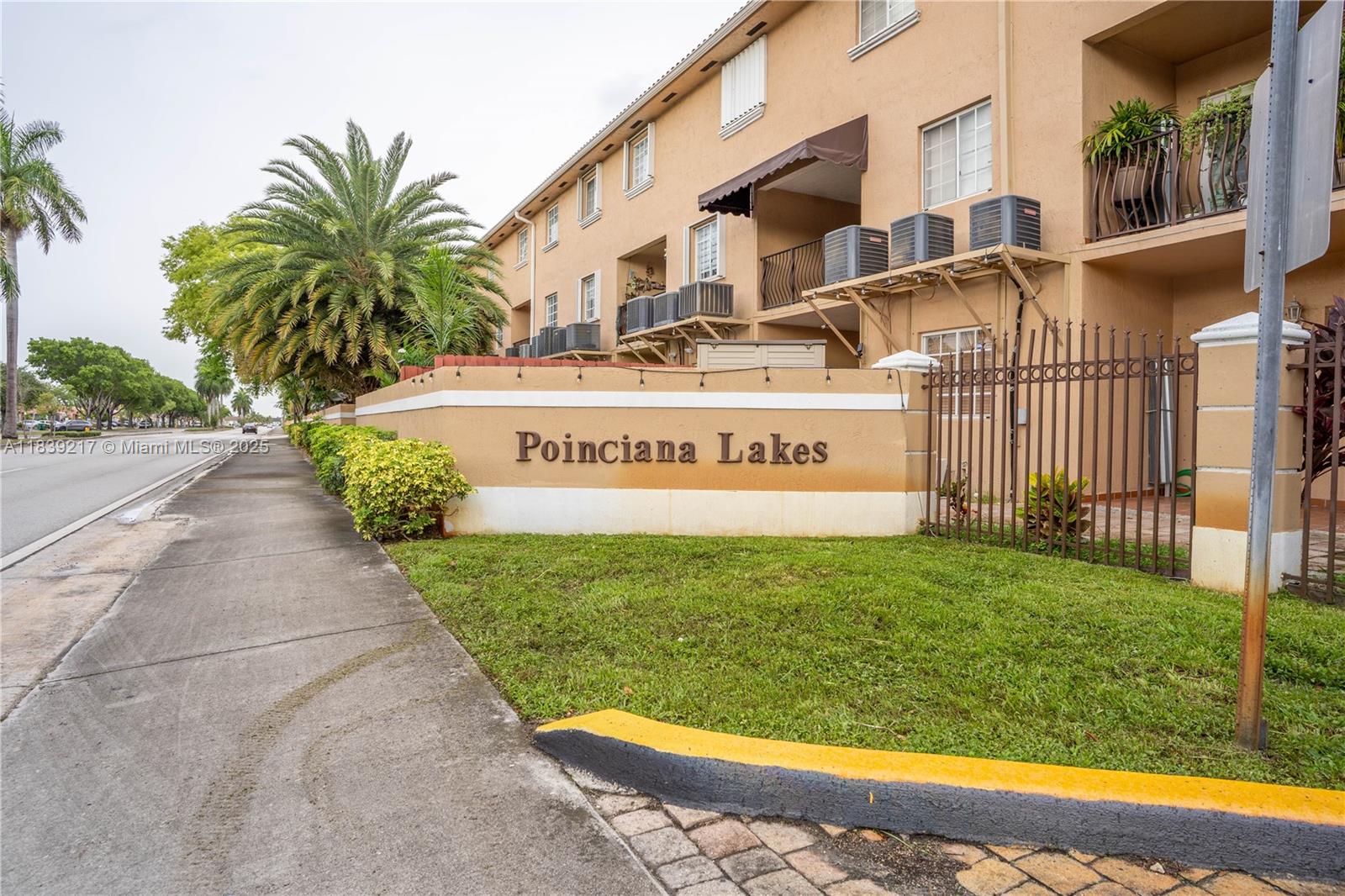 17425 75th Pl Unit 101, Hialeah, Florida 33015
