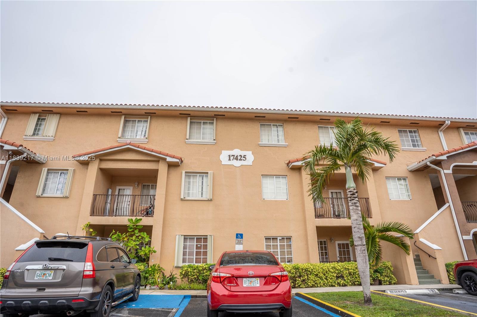 17425 NW 75th Pl #101, Hialeah, Florida image 2