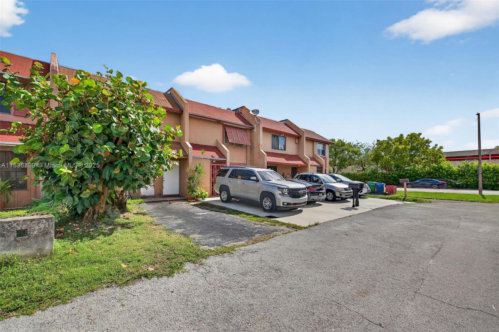 2767 NW 197th Ter, Miami Gardens, Florida image 2