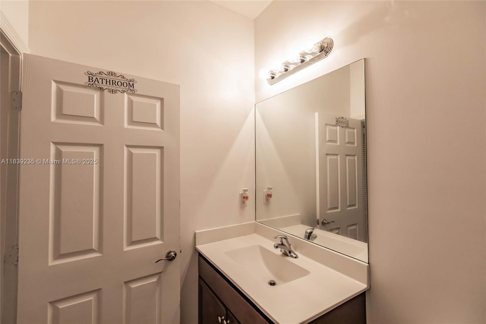 6586 S Anise Ct, Davie, Florida image 14
