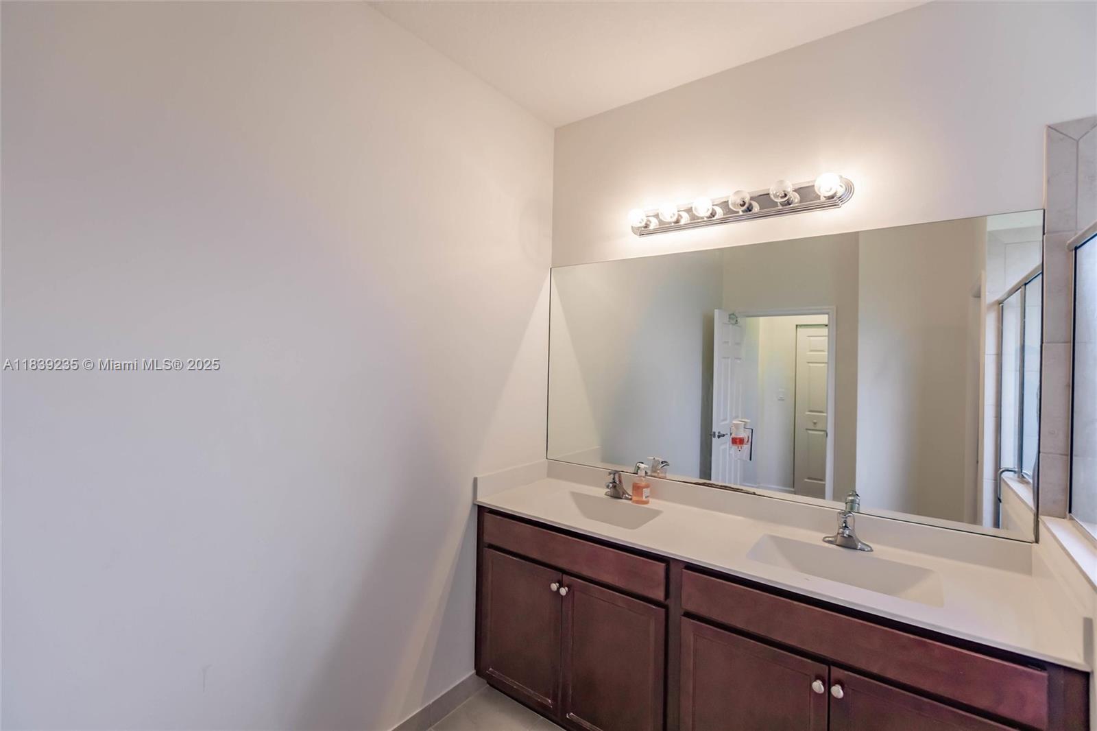 6586 S Anise Ct, Davie, Florida image 20