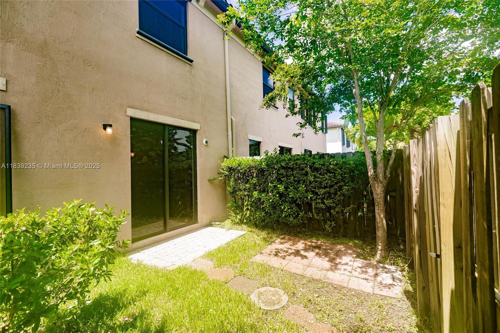 6586 S Anise Ct, Davie, Florida image 24