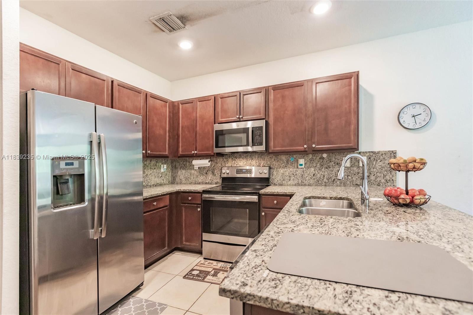 6586 S Anise Ct, Davie, Florida image 7