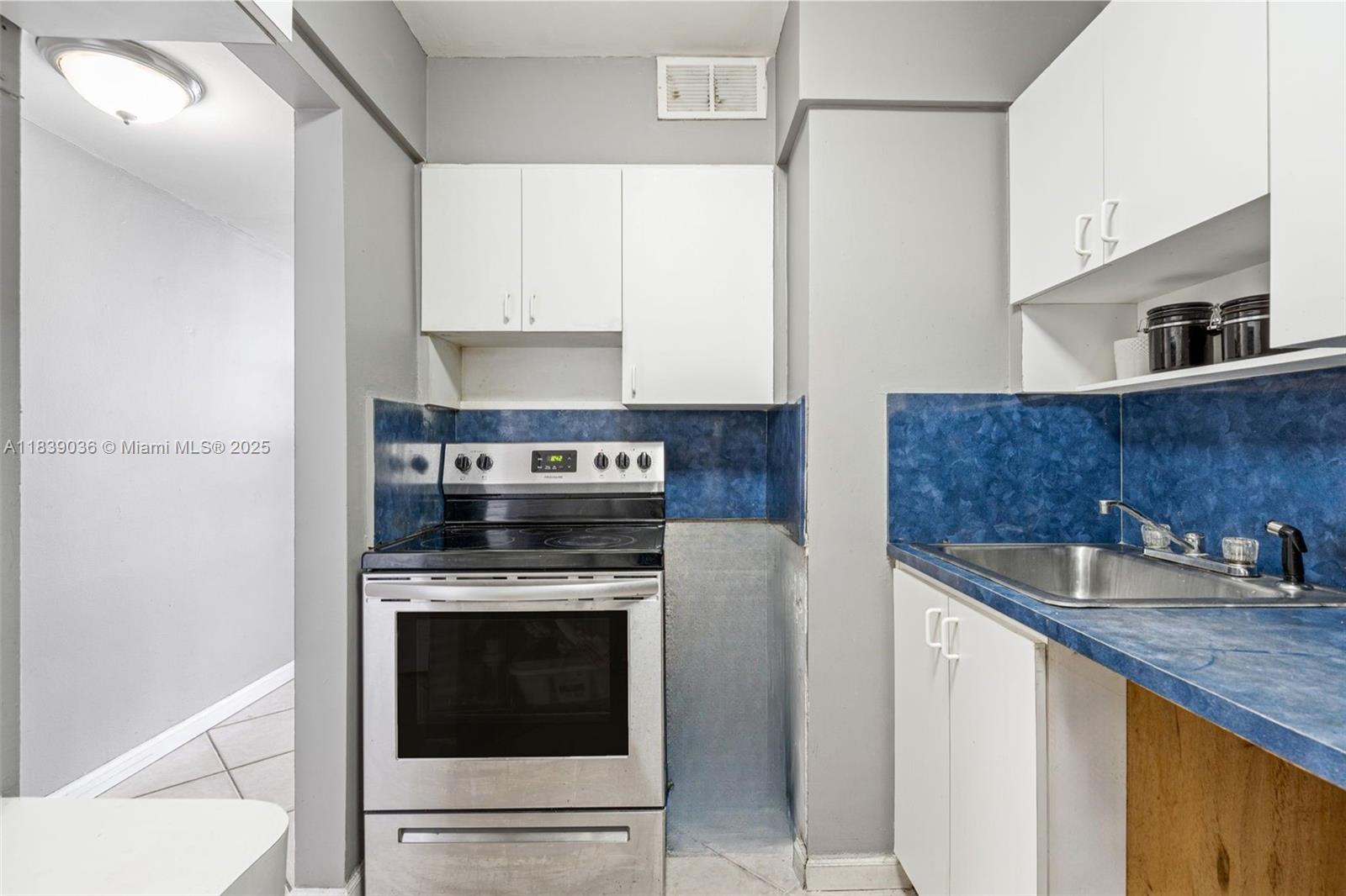 2899 Collins Ave #931, Miami Beach, Florida image 18