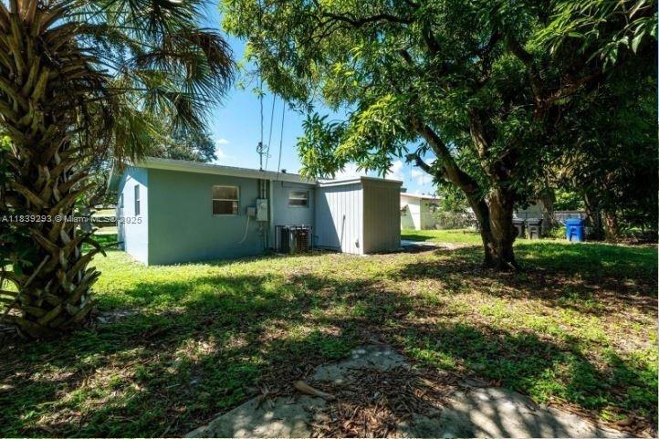 1040 NW 23rd Ter, Fort Lauderdale, Florida image 19