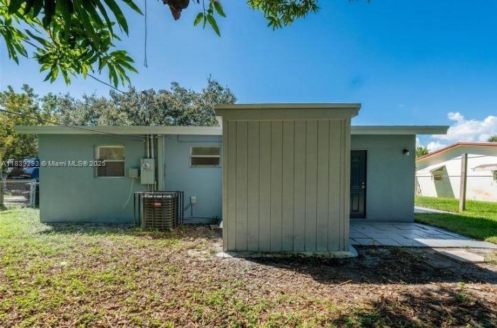 1040 NW 23rd Ter, Fort Lauderdale, Florida image 20