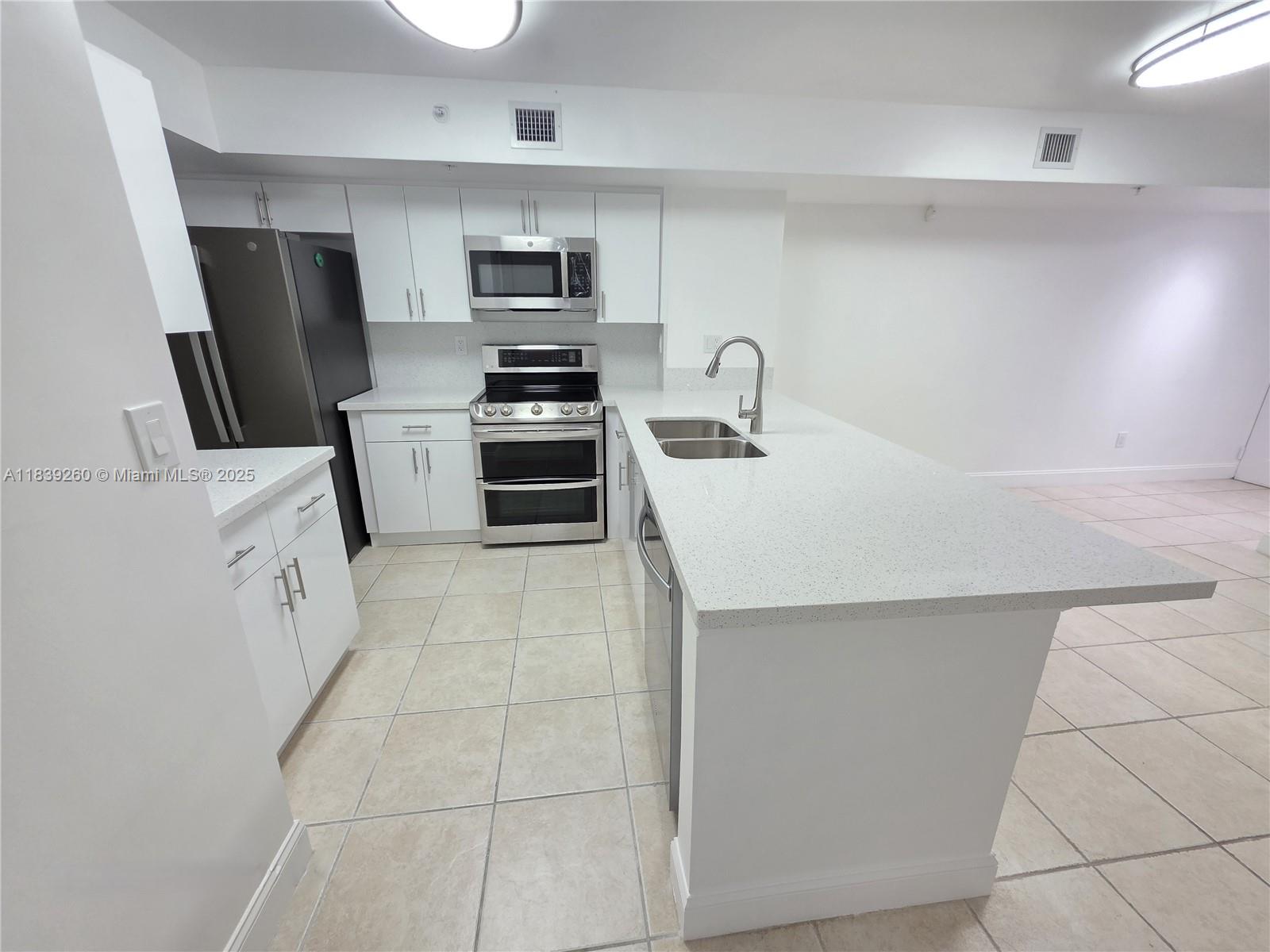 2620 S University Dr #111, Davie, Florida image 7