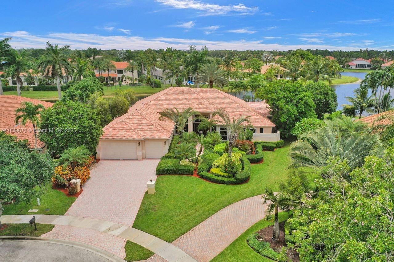 House for Sale in Weston, FL