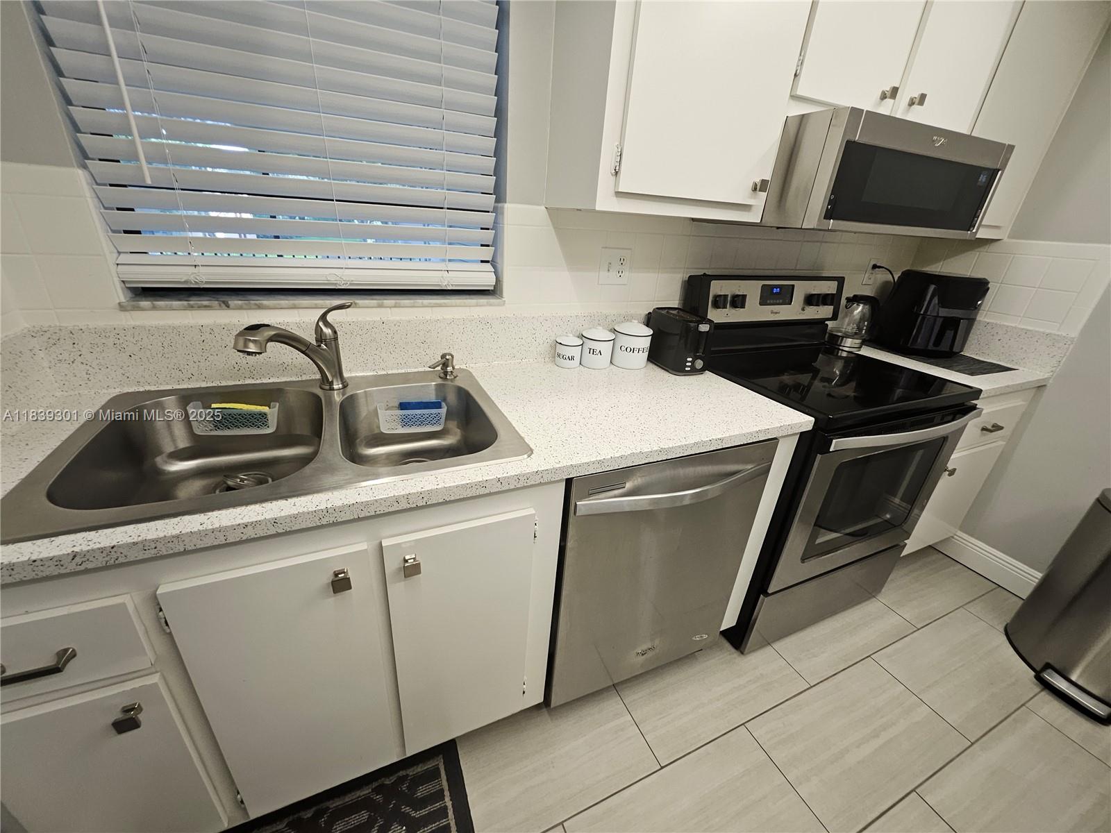 8600 NW 34th Pl #B208, Sunrise, Florida image 28