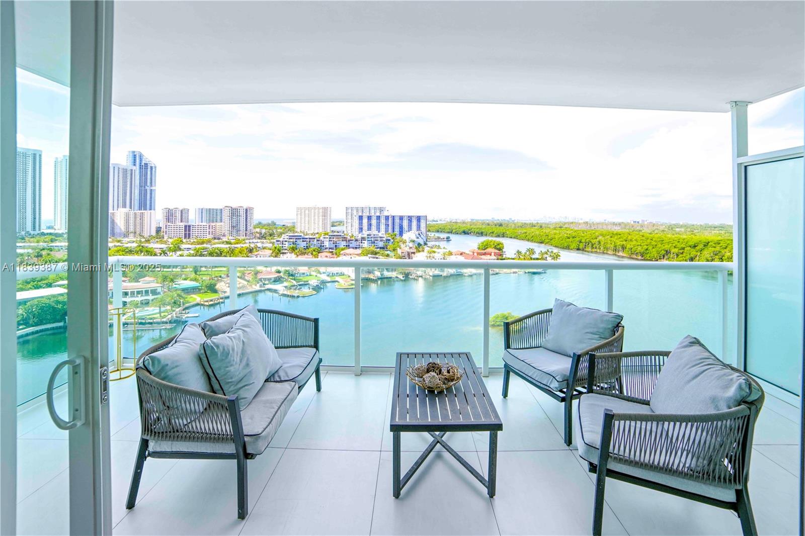 Apartamento para Alugar em Sunny Isles Beach, FL