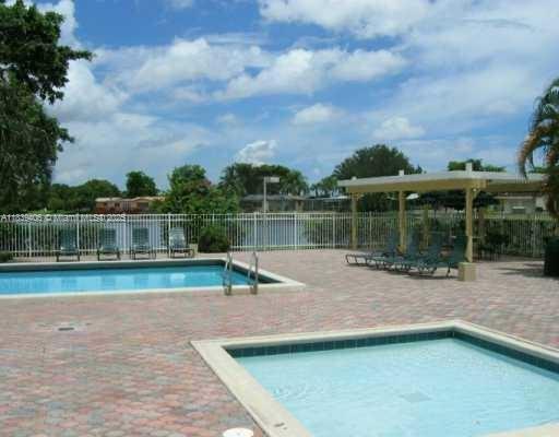 2091 NW 96th Ter #13A, Pembroke Pines, Florida image 2