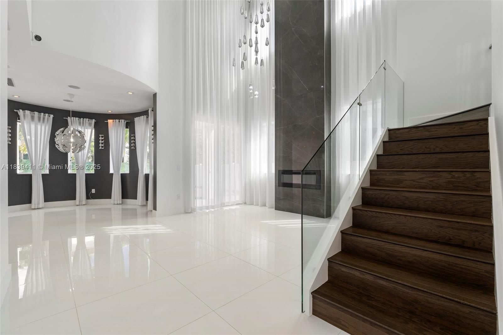 10431 NW 68th Ter, Doral, Florida image 10