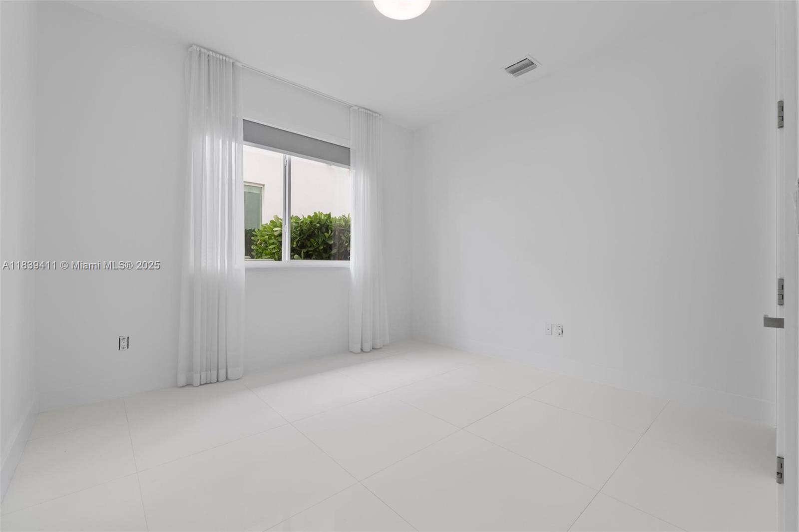 10431 NW 68th Ter, Doral, Florida image 24