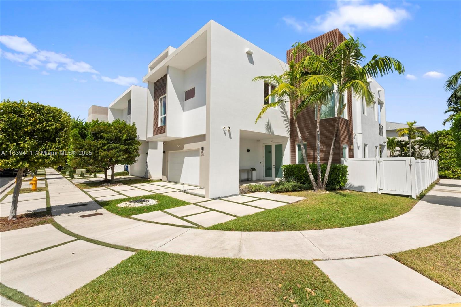 10431 NW 68th Ter, Doral, Florida image 3