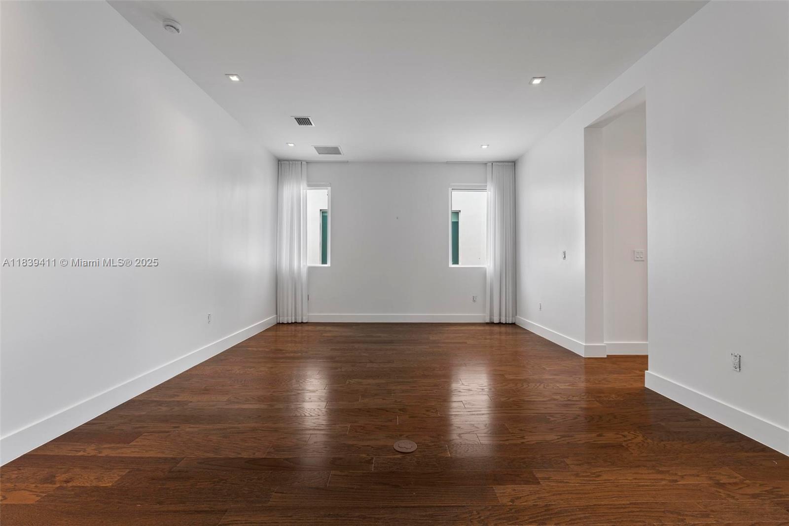10431 NW 68th Ter, Doral, Florida image 30