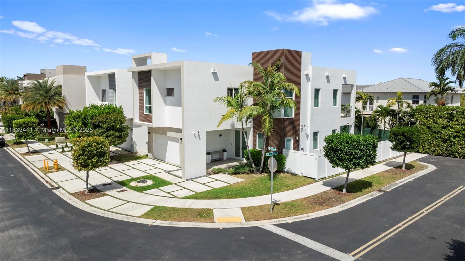 10431 NW 68th Ter, Doral, Florida image 4