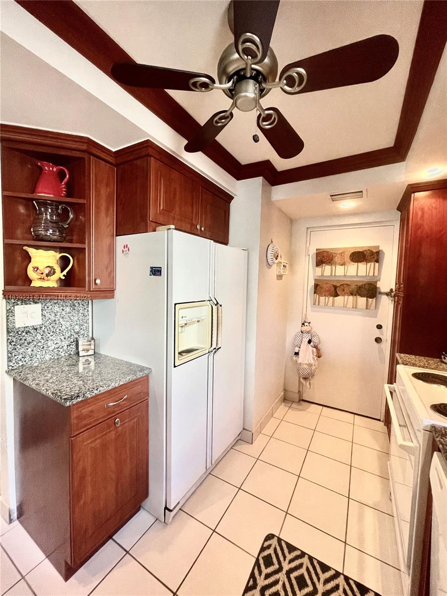 2309 S Cypress Bend Dr #311D, Pompano Beach, Florida image 5