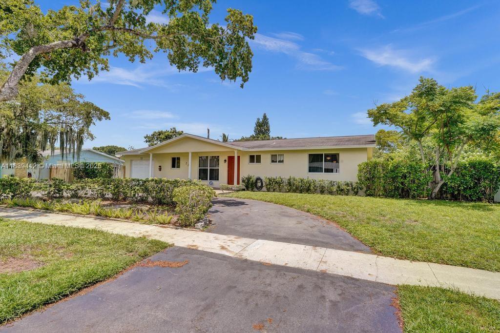 222 SW 52nd Ter, Plantation, Florida image 1