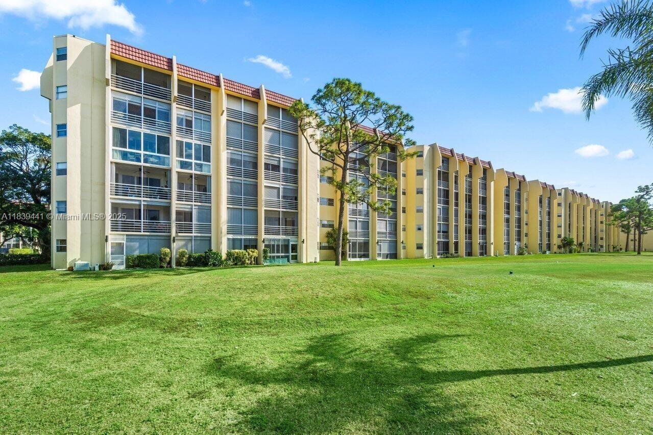 3661 Via Poinciana #206, Lake Worth, Florida image 49