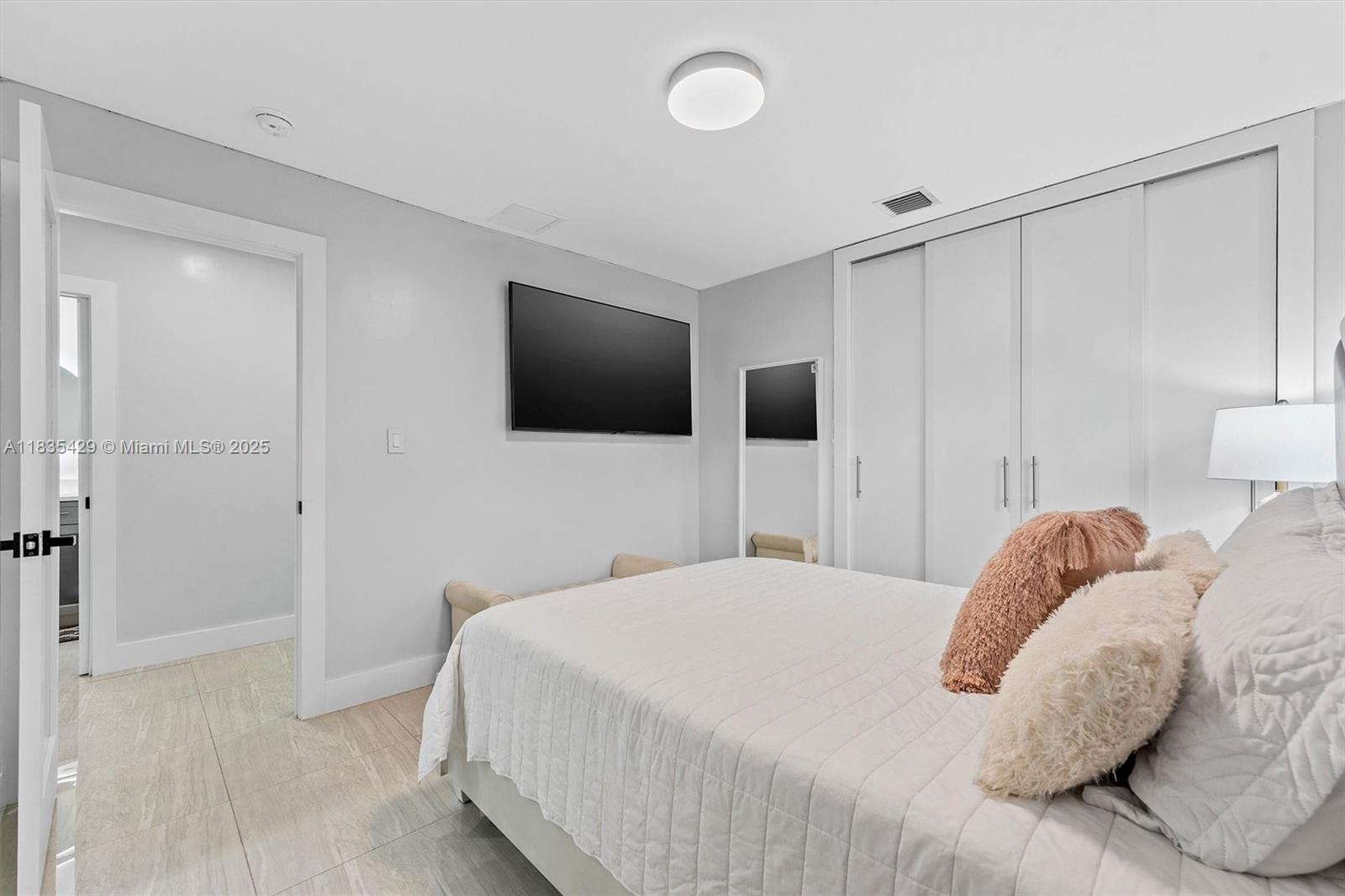 8115 NW 185th Ter, Hialeah, Florida image 23