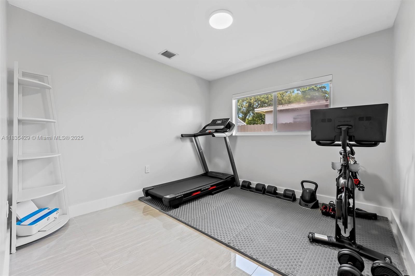 8115 NW 185th Ter, Hialeah, Florida image 25
