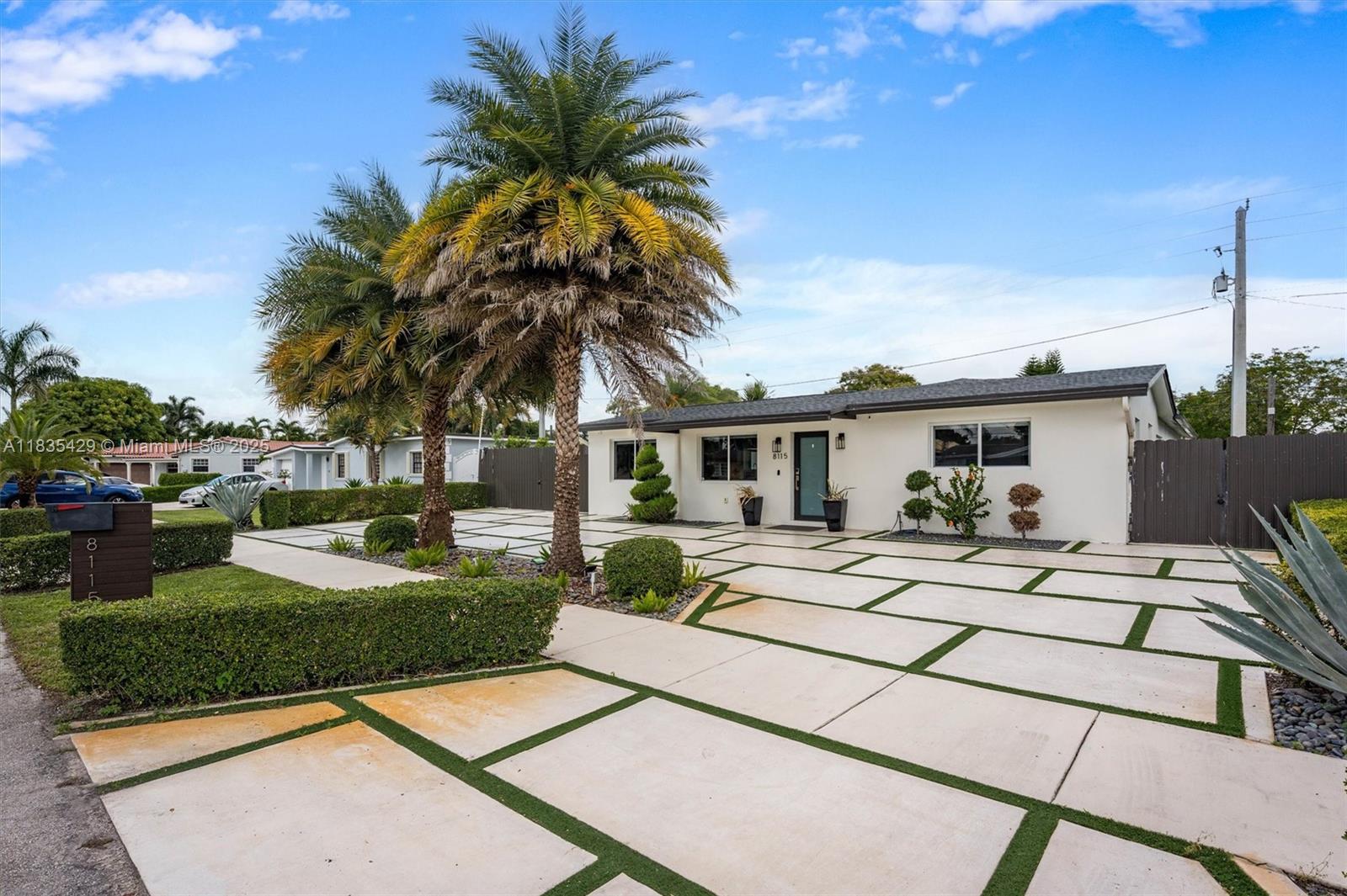 8115 NW 185th Ter, Hialeah, Florida image 3