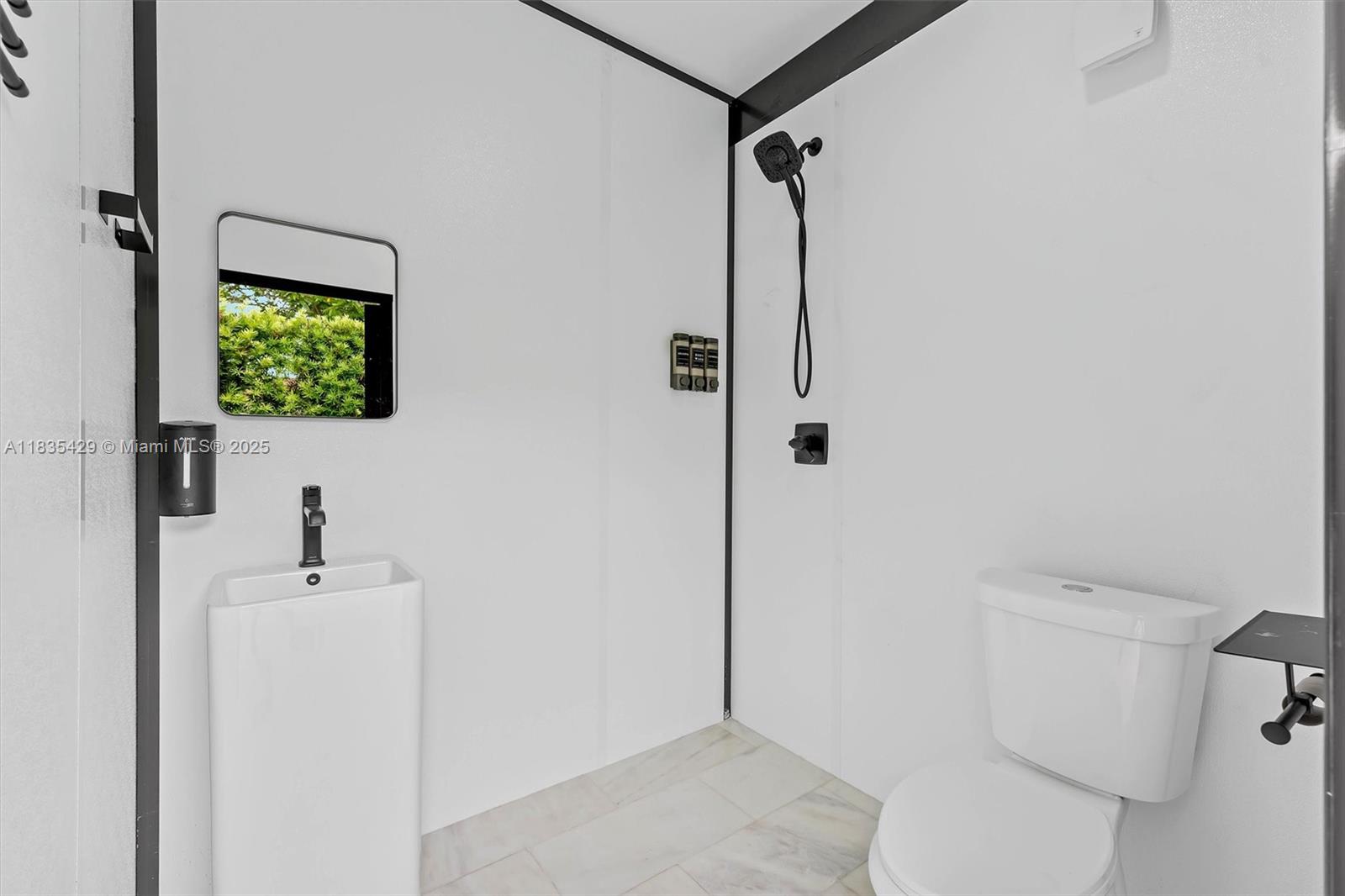 8115 NW 185th Ter, Hialeah, Florida image 31