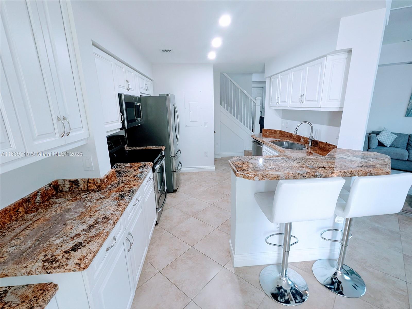 1900 Oceanwalk Ln #123, Lauderdale By The Sea, Florida image 7