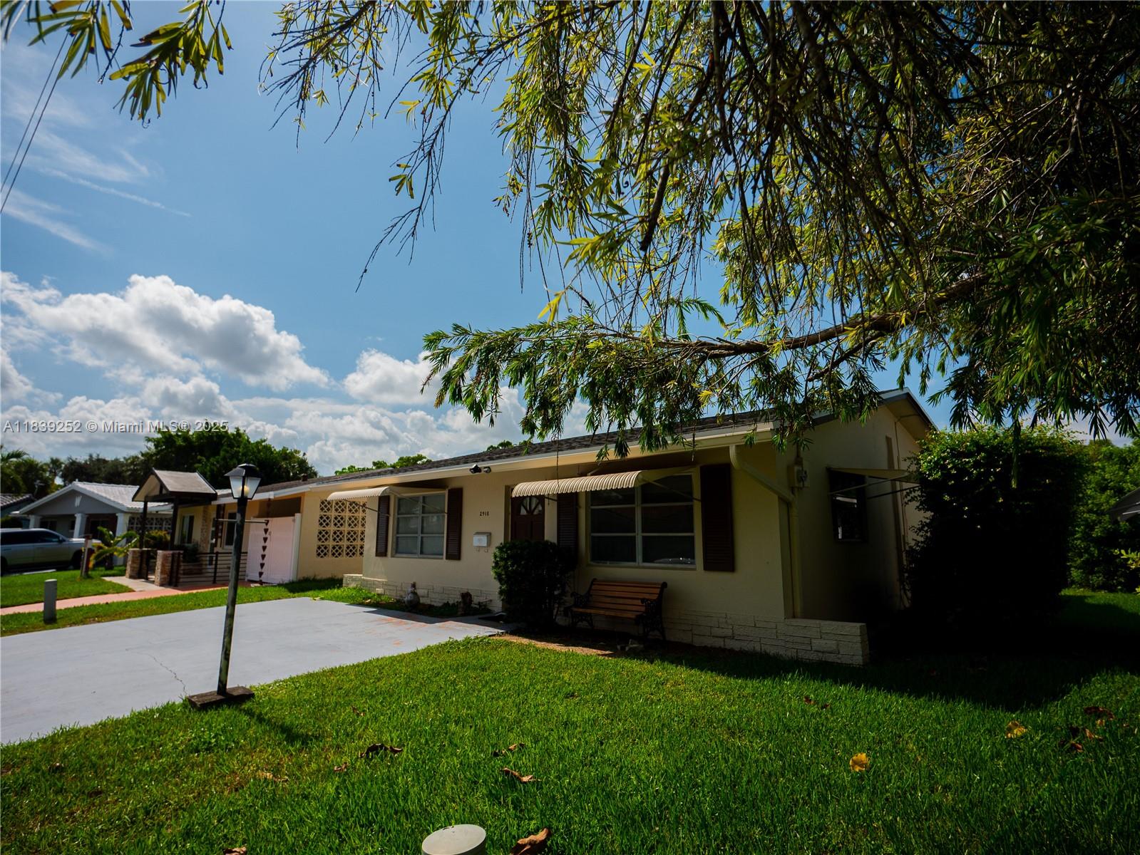 2918 NW 46th St, Tamarac, Florida image 2