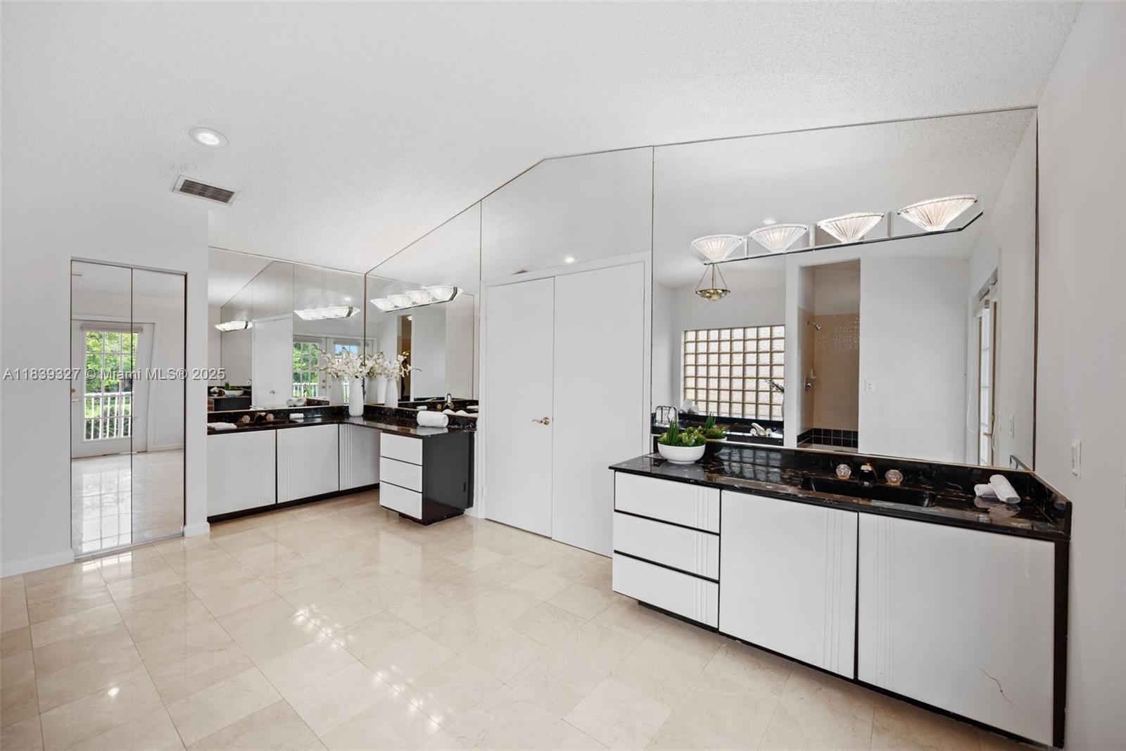 7545 Banyan Way, Tamarac, Florida image 12