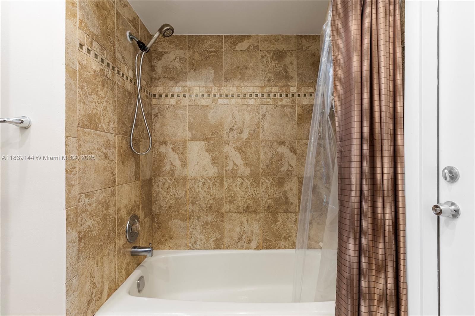 6520 SW 20th St, Plantation, Florida image 28