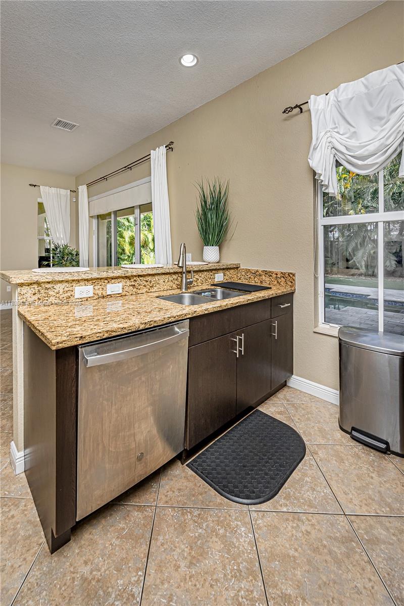 10608 NW 36th St, Coral Springs, Florida image 19