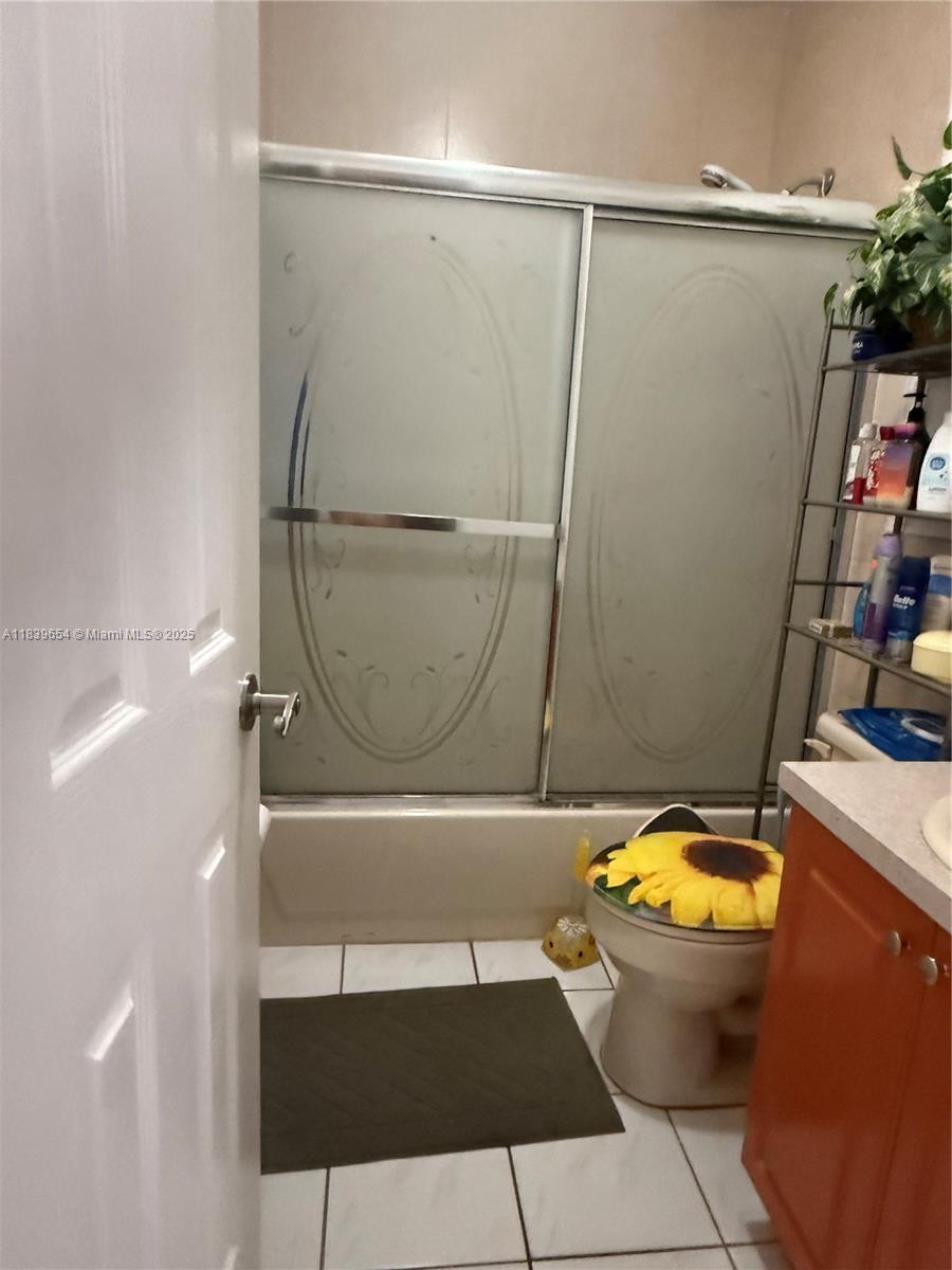 Residential, Hialeah, Florida image 11