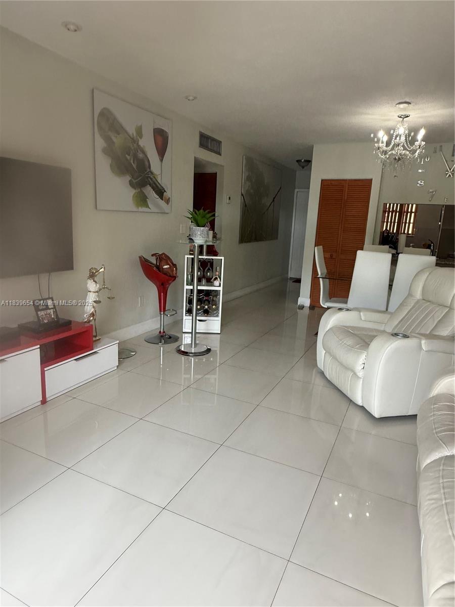Residential, Hialeah, Florida image 2