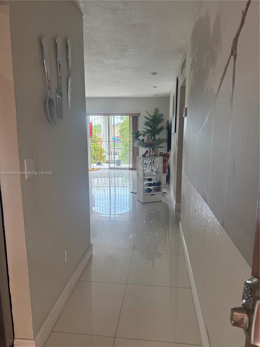 Residential, Hialeah, Florida image 4