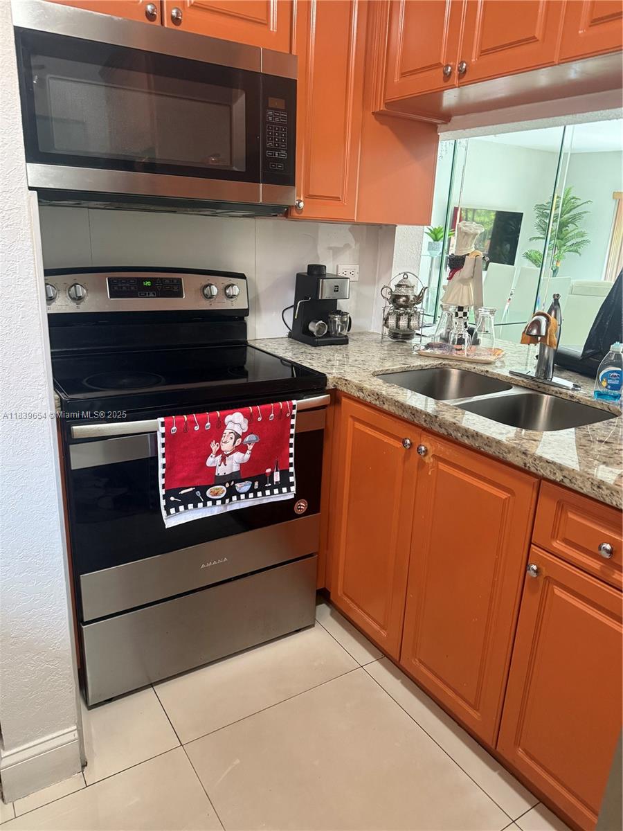 Residential, Hialeah, Florida image 6