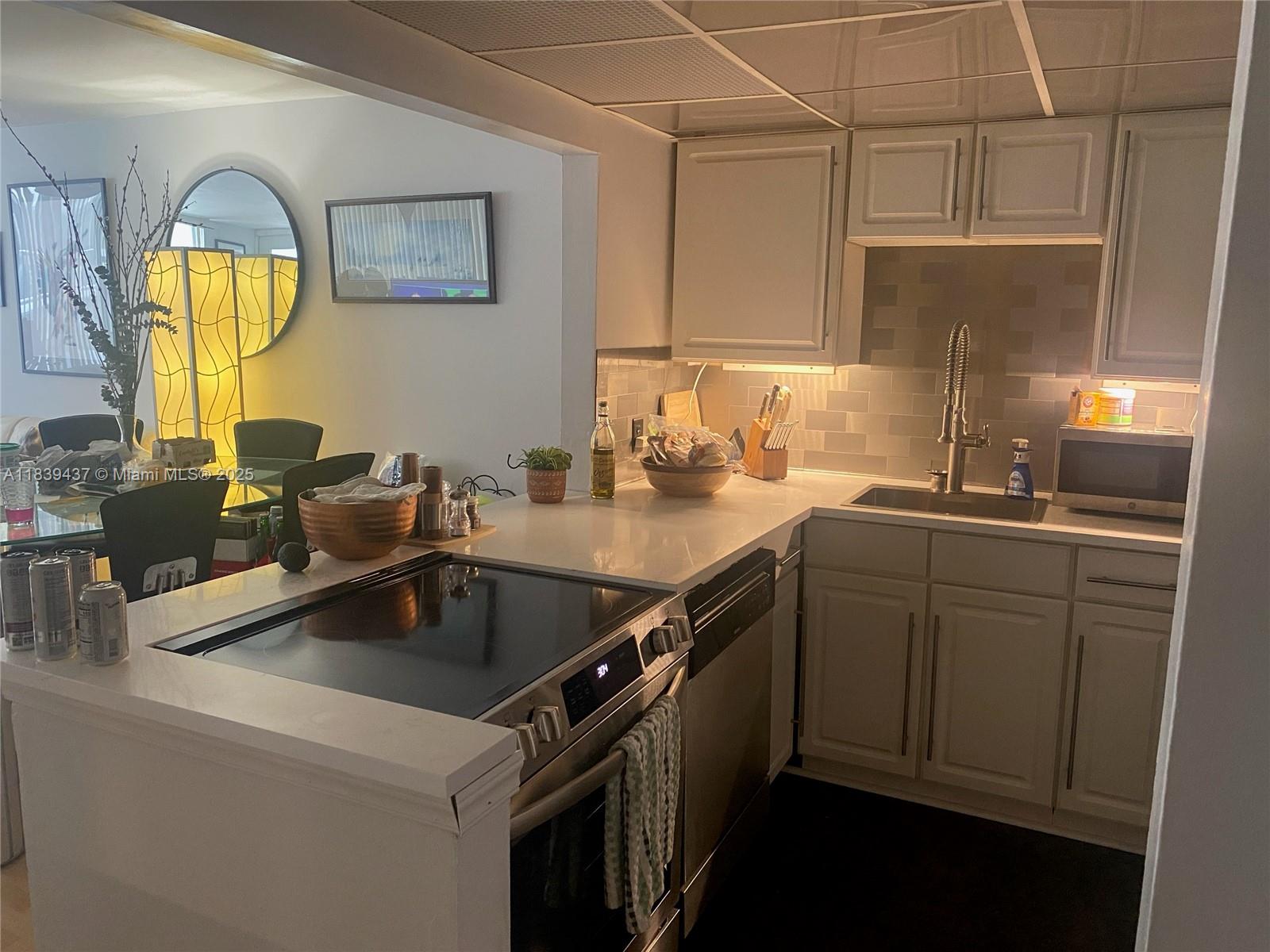 1228 West Ave #911, Miami Beach, Florida image 12