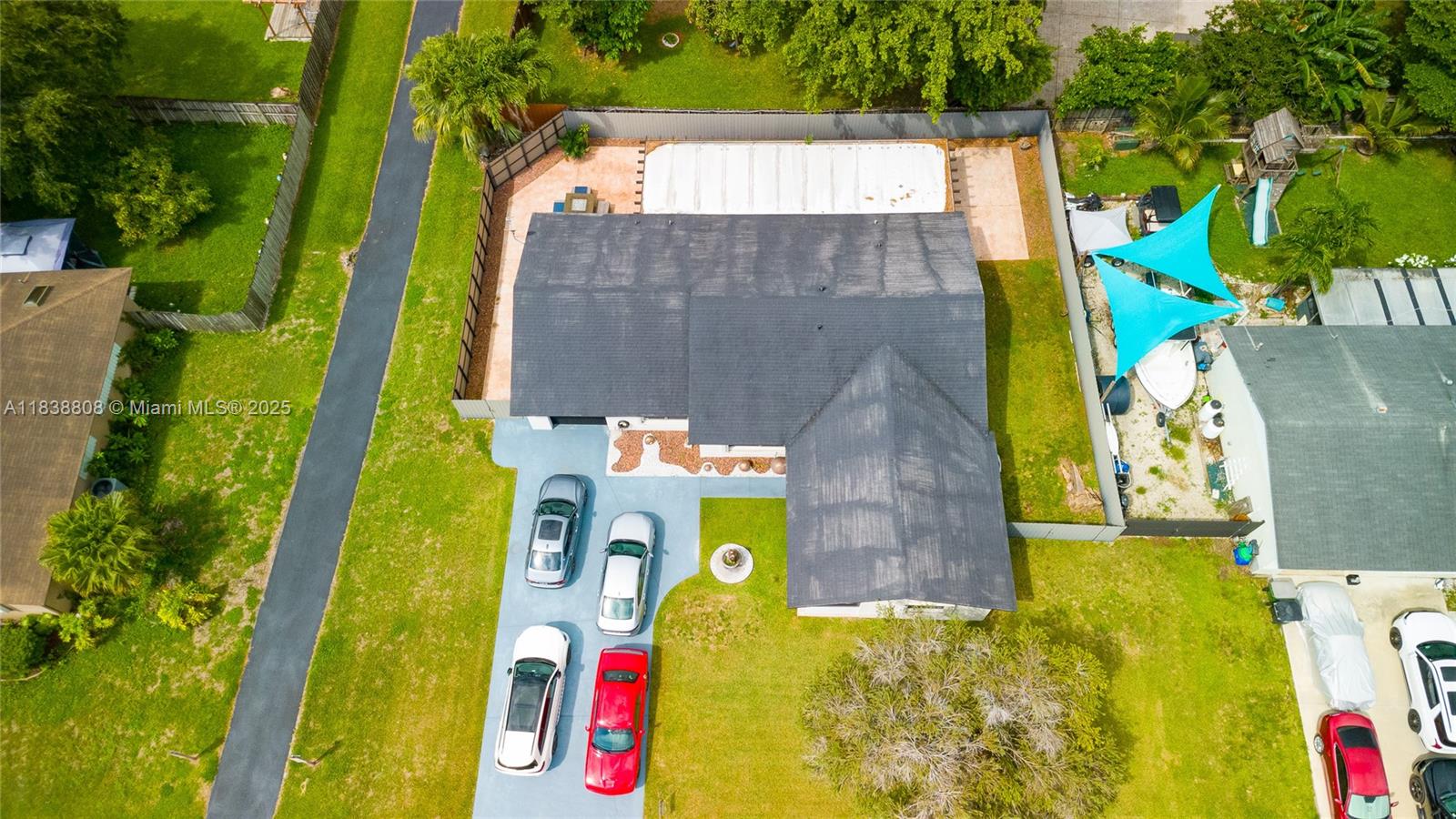 906 Cardinal Pl, Homestead, Florida image 3